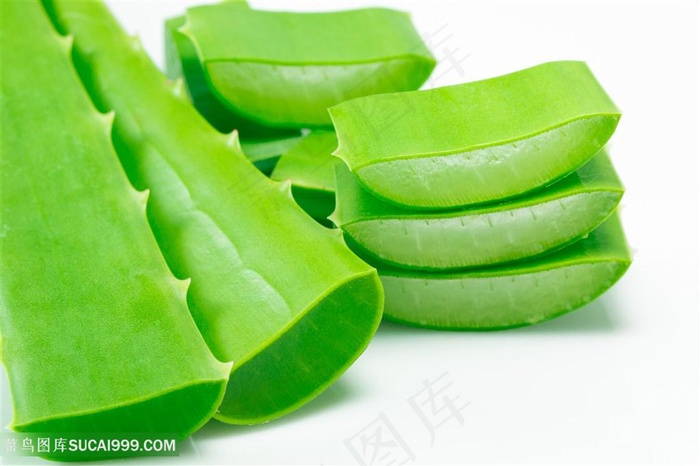 切开的新鲜芦荟高清图片