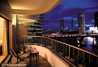 从阳台露台看城市夜景