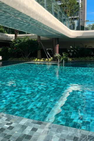 夏季游泳池背景