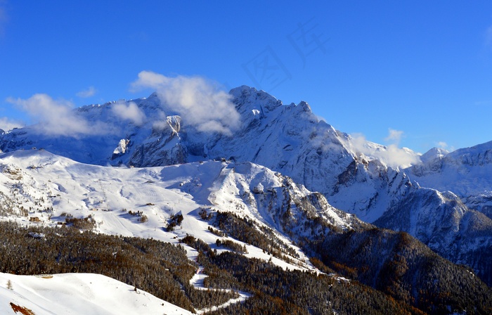 意大利白云岩雪山图片