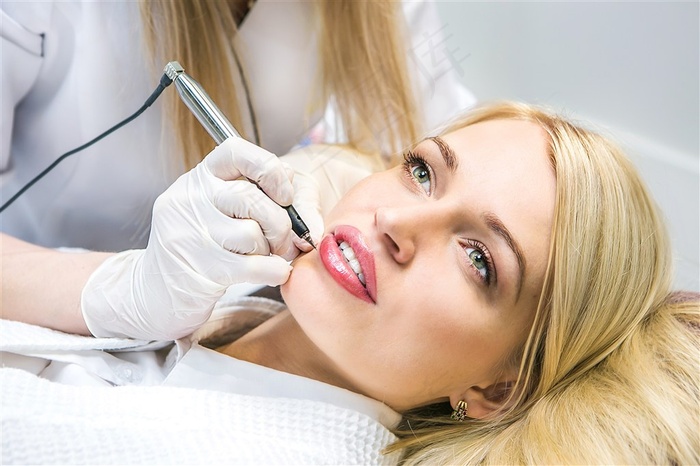 纹唇线的外国女性高清摄影图片