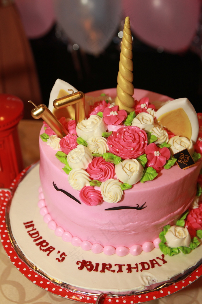 奶油裱花生日蛋糕图片