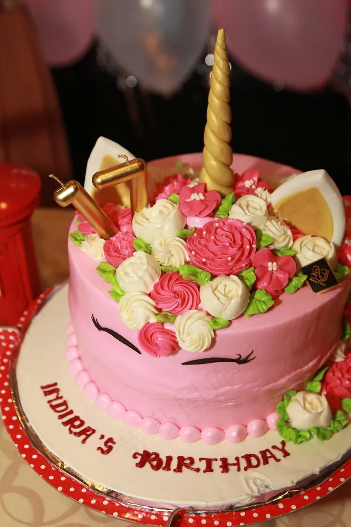奶油裱花生日蛋糕图片