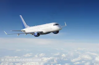 在云层之上飞行的客机图片