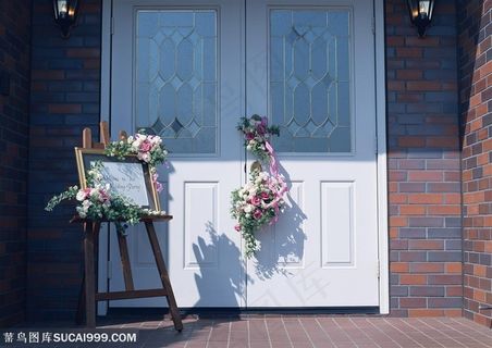 新婚物语-门口的花牌