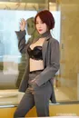 穿着西装的美女周慕汐性感美女脱衣图片