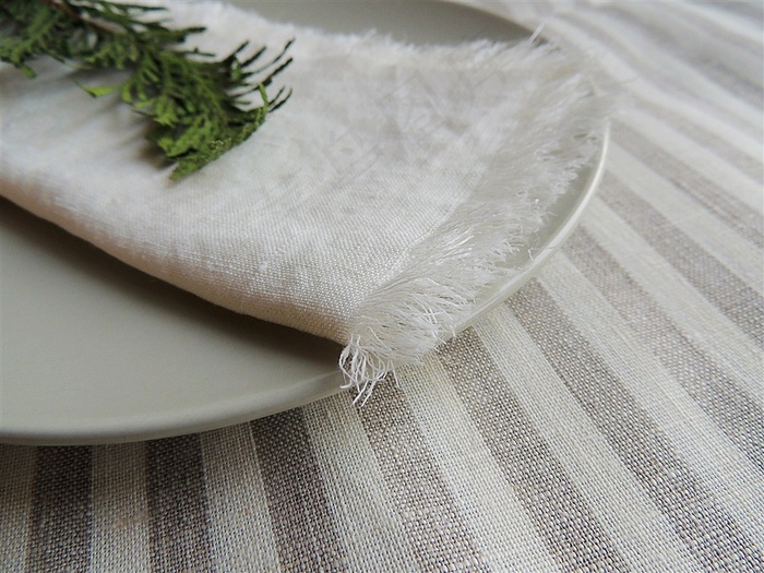 植物盘子和粗布