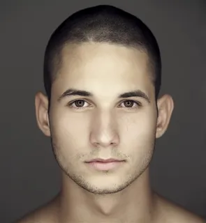 平头帅哥证件照高清图片