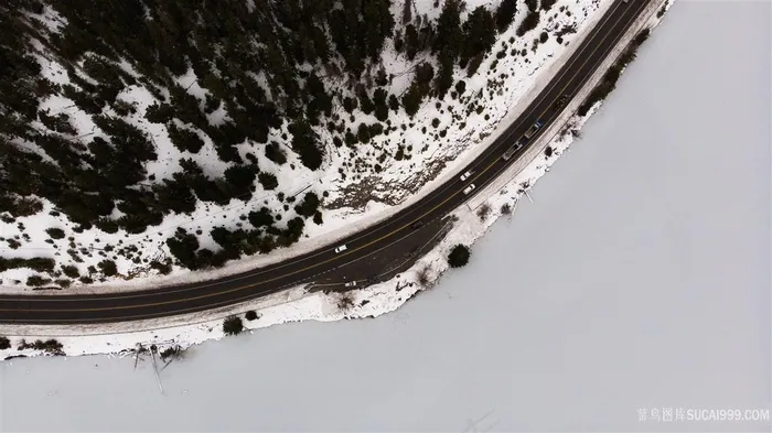 黑白雪天冬季鸟瞰马路森林户外图片