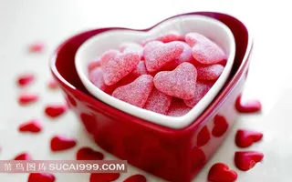 心形盒子里的心形糖果