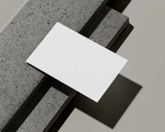 黑色石块背景单面高档轻奢名片样机psd模版下载