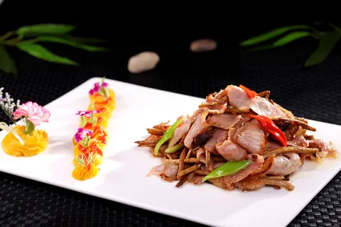 R02542茶树菇炒爽肉3