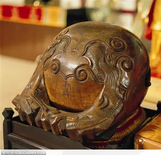 佛教信仰-褐色的木鱼