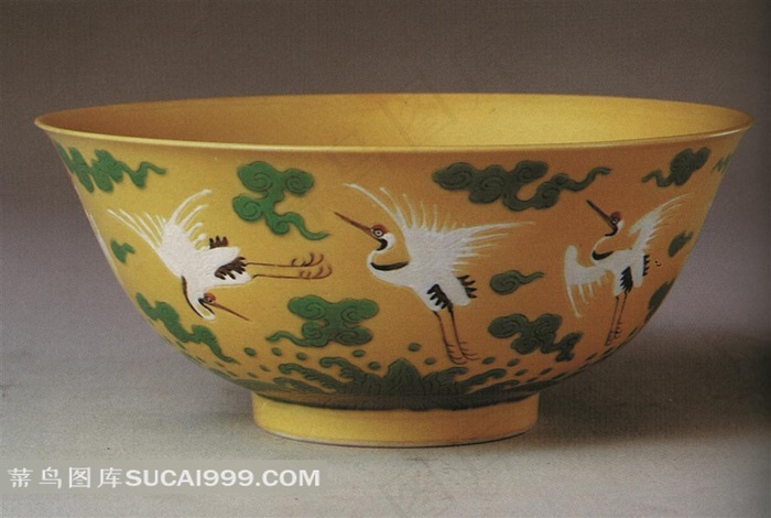 中国精美鹤云纹水纹瓷碗高清素材