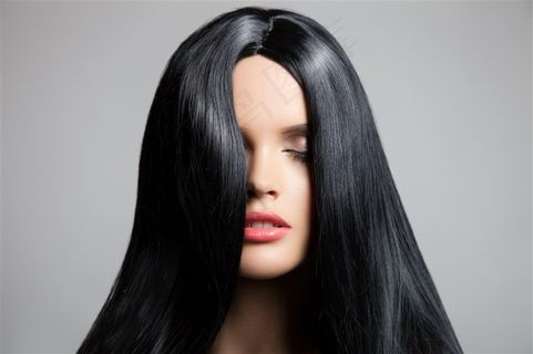 美丽的黑发女子