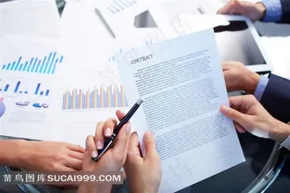 商务人物与文件纸张等摄影高清图片