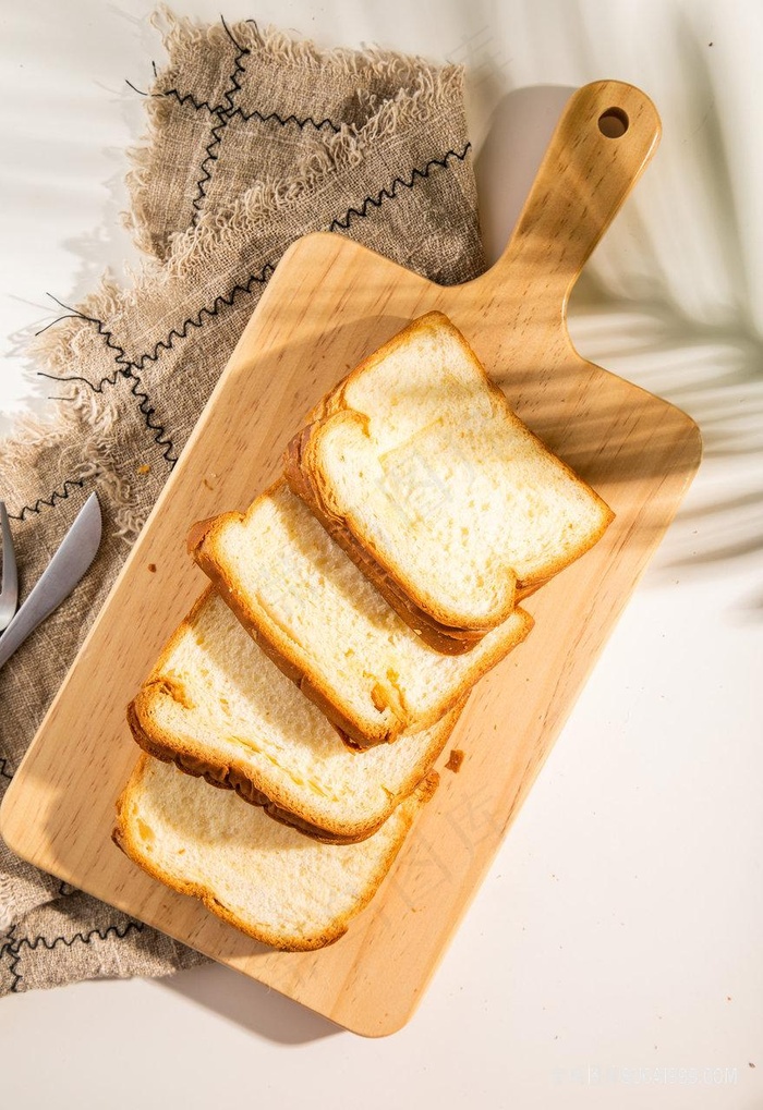 面包切开场景图