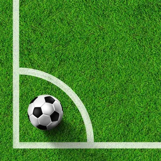 足球与绿色足球场素材