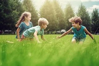 绿色草丛奔跑儿童玩耍快乐海报背景