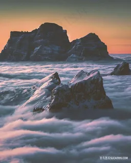 唯美云雾上的山顶电脑壁纸图片