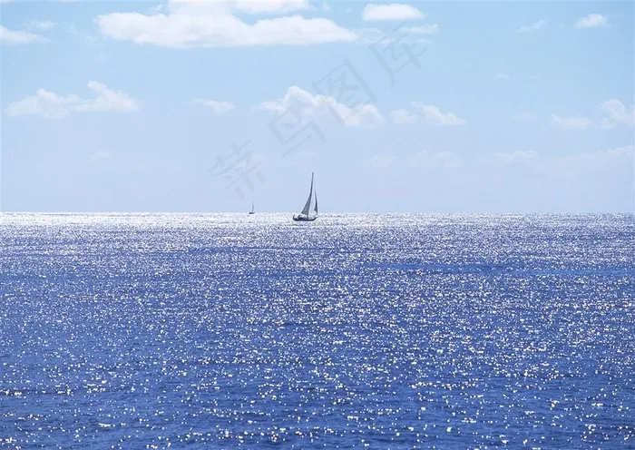 海上的风帆 海 蓝天 意境