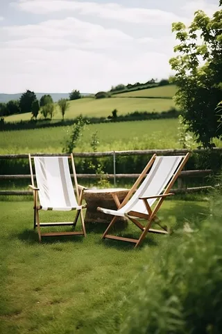 草地椅子寂静意境背景