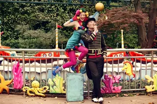 快乐情侣小丑装艺术照摄影图