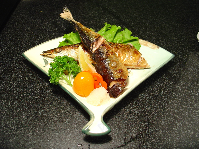 粤菜1554烤秋刀鱼 18元