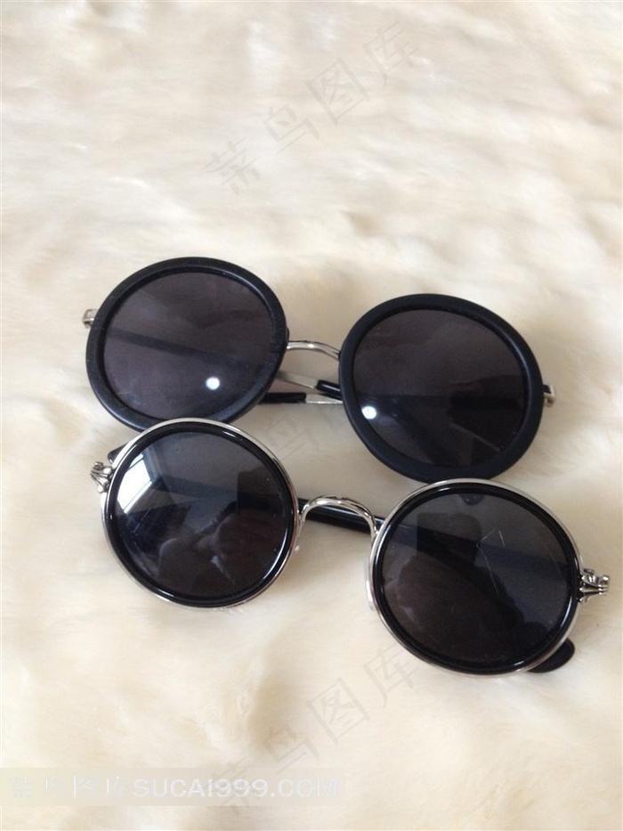 两只精致的圆形墨镜
