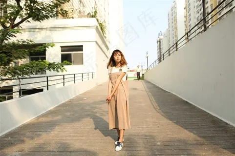 阳光少女户外高清图