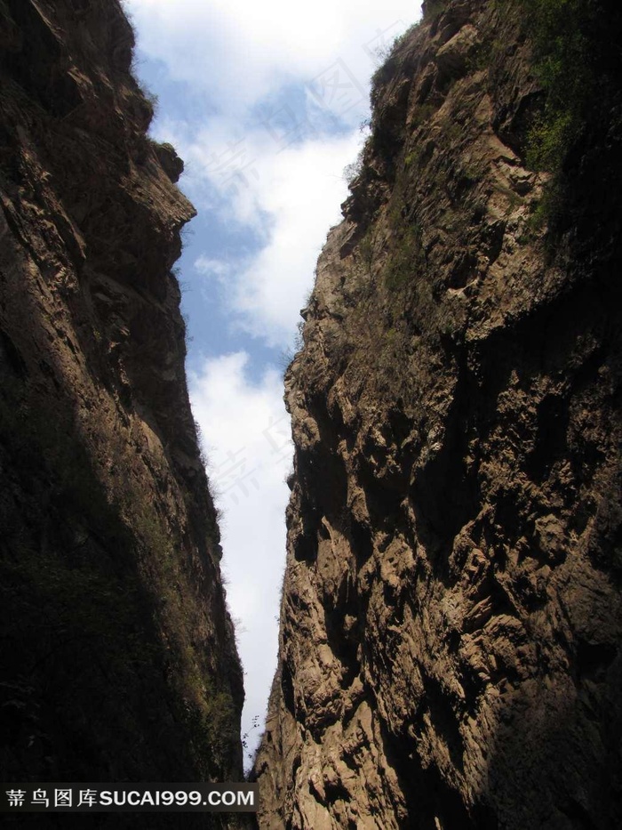 泰山悬崖峭壁