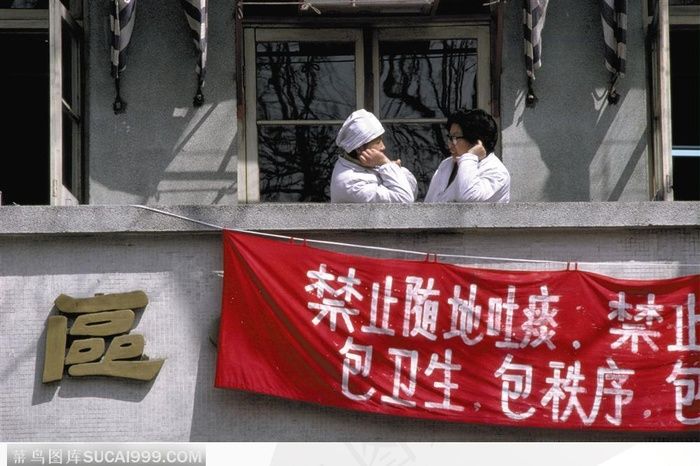 *时期-交谈的医生