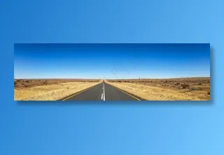 湛蓝的天空下的道路