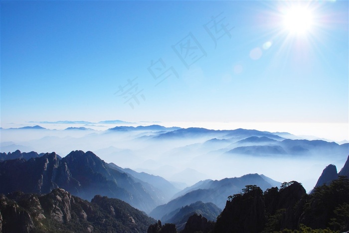 连绵起伏的山脉山水风景图片