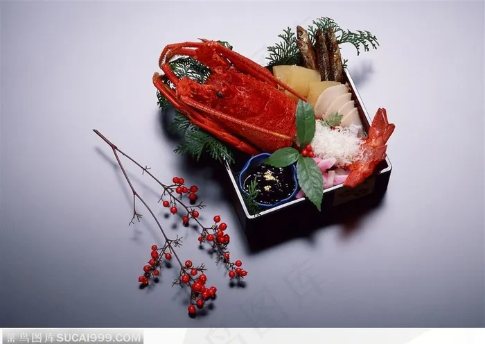 桌子上的一大盘美味可口的海鲜
