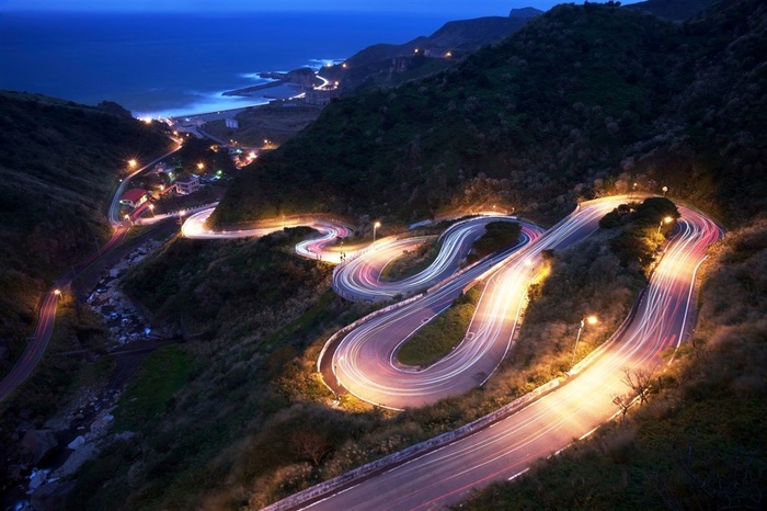 唯美山路道路风景画