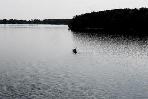 湖泊黑白风景图片 湖泊黑白风景图片
