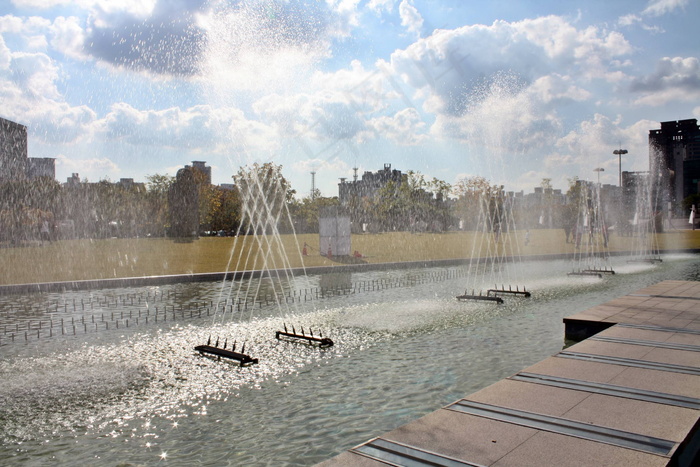 城市喷泉池图片