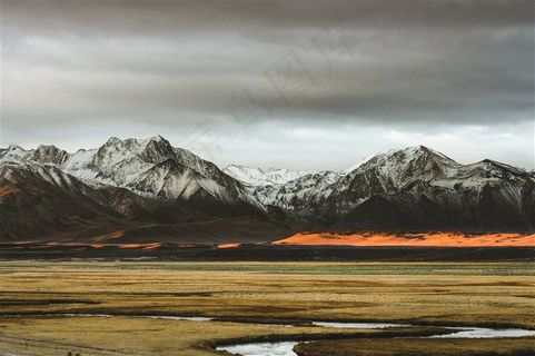 冷色风格雪山脚下景观摄影图片 冷色风格雪山脚下景观摄影图片