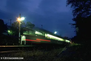 动车唯美风景画