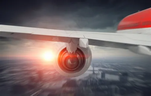 金色阳光中的动感飞机引擎高清图片航天宇宙