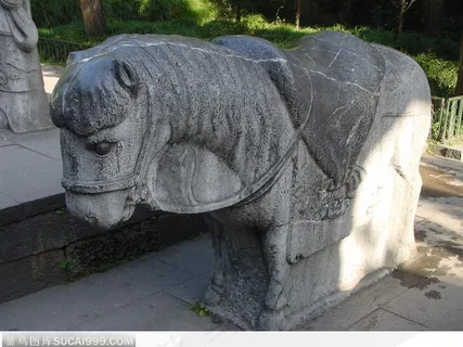 雕刻精美的石马