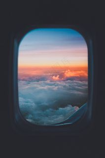 飞机窗户看云层图片