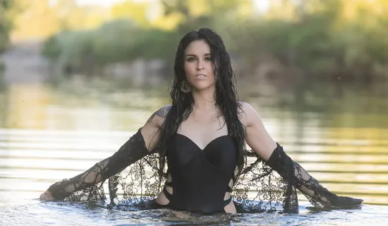 水中湿身美女人体写真图片 水中湿身美女人体写真图片