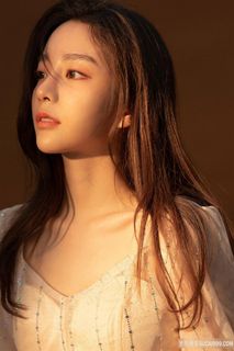 五官精致的*清纯美女写真图片