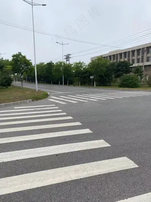带有斑马线的路口