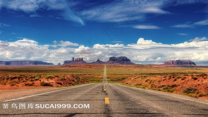 蓝天白云荒漠里的公路摄影素材