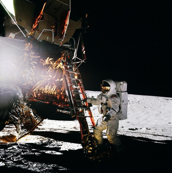 宇航员航空登月