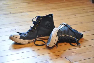 老旧帆布鞋图片