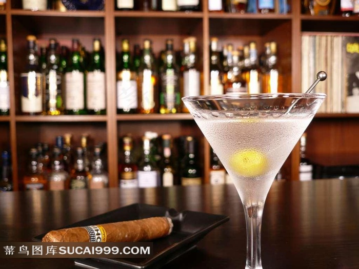 酒吧里的酒杯